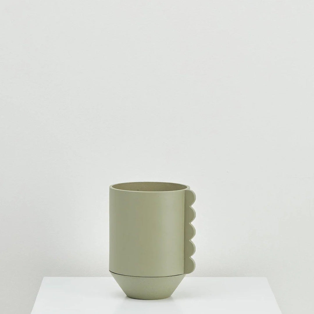 Frill Feature Planter