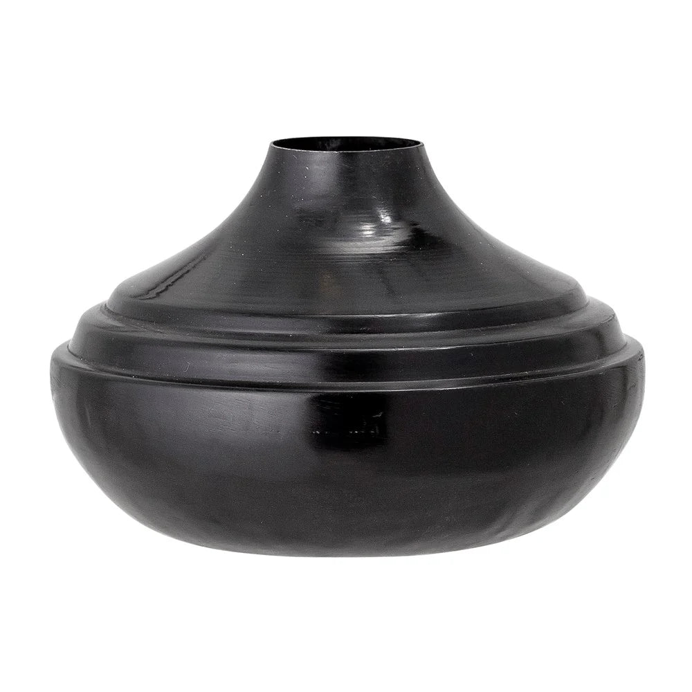 Mari Vase – Black Metal
