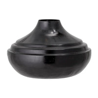 Mari Vase – Black Metal