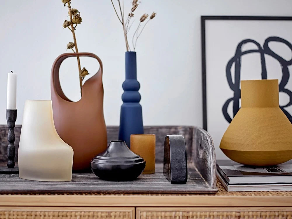 Mari Vase – Black Metal